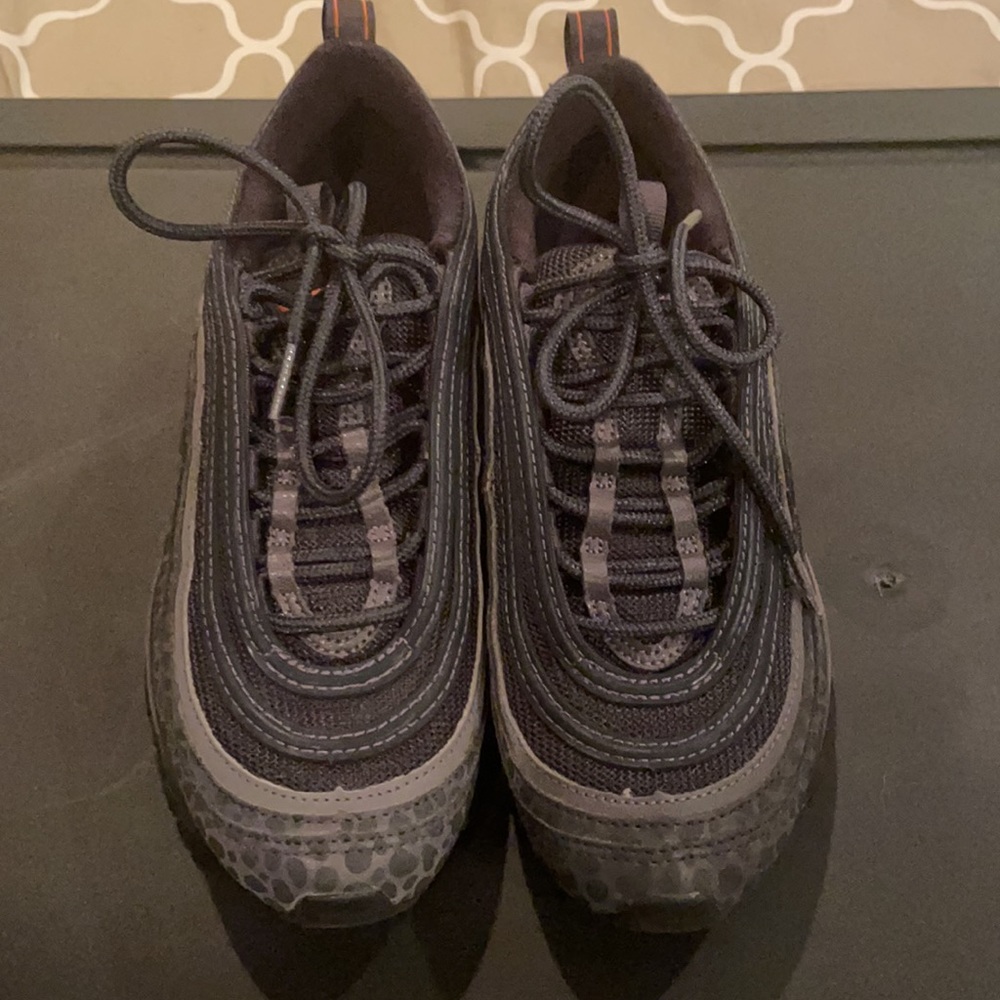 Airmax - Picture 2 of 3